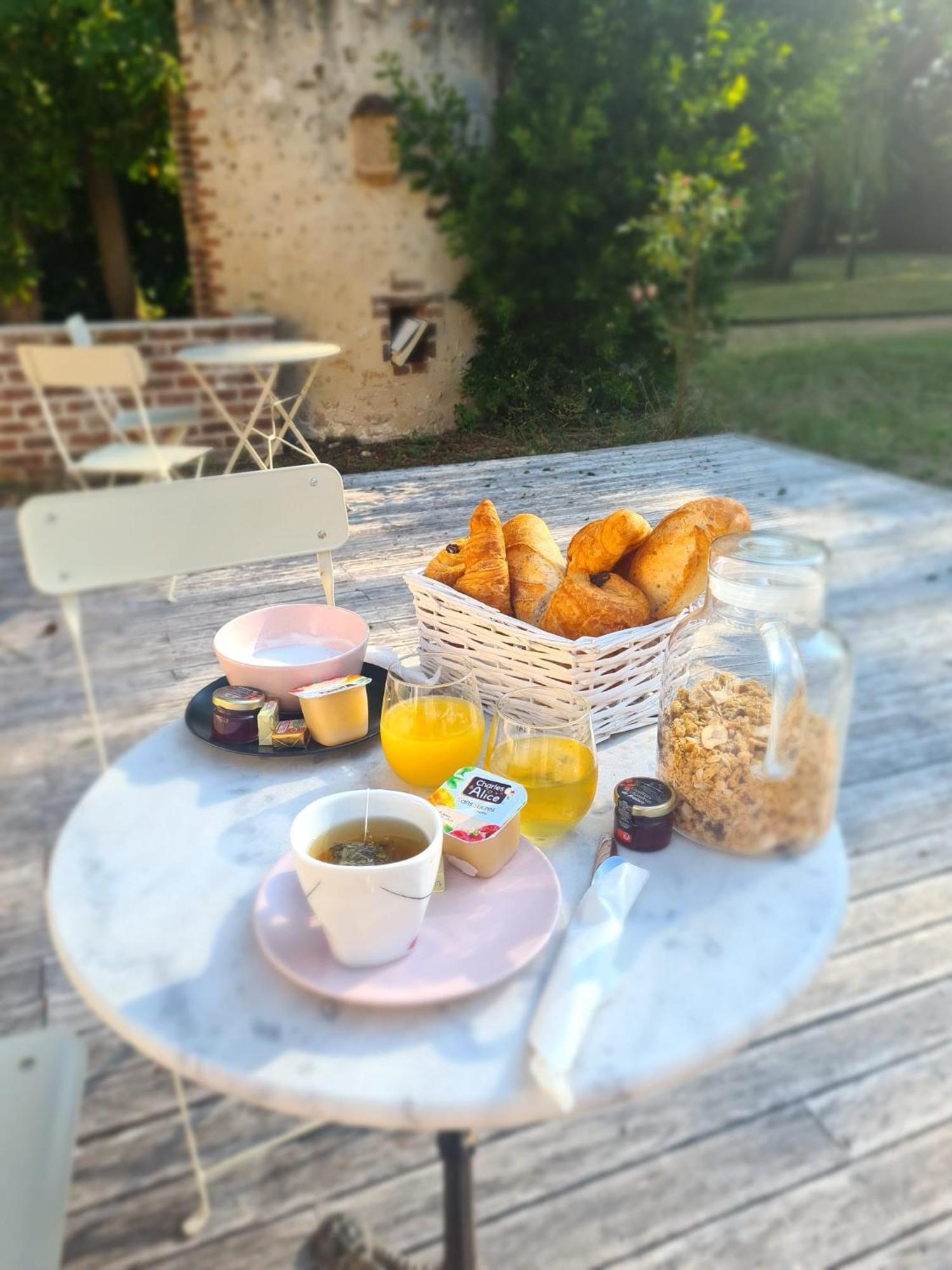 Le Clos Du Cedre Frühstückspension Saint-Ouen (Loir-et-Cher)